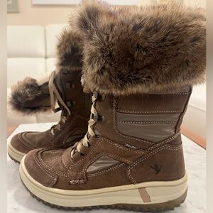 Brown Santana Canada Marta water-resistant insulated winter boots size 8